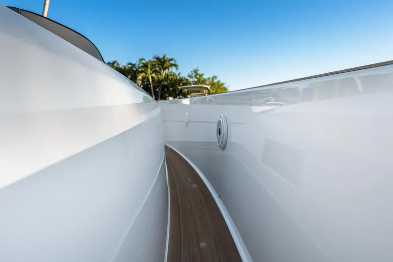 Bote Coco Yacht Photos Pics 