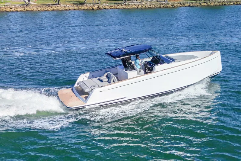 Bote Coco Yacht Photos Pics 