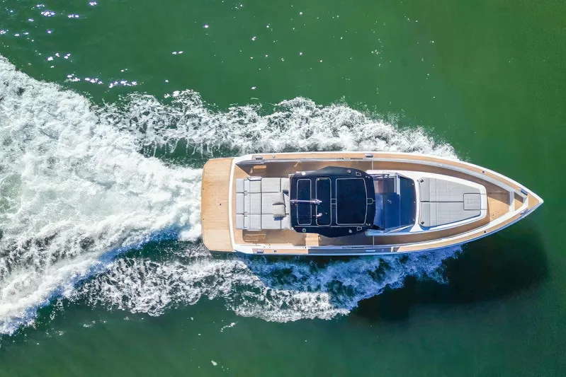 Bote Coco Yacht Photos Pics 