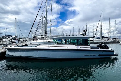 2023 Axopar 37 XC CROSS CABIN