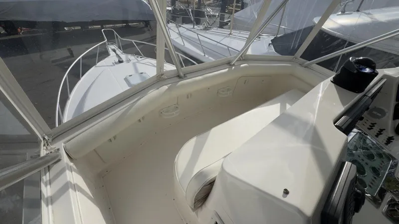 A-plus Yacht Photos Pics 2003 Cabo 35 Flybridge Sportfisher helm with clear view and controls.