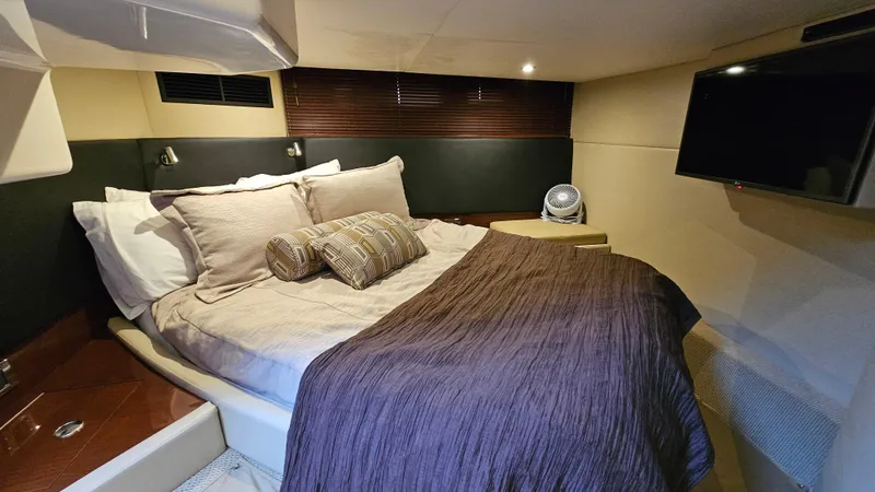 Just In Time Yacht Photos Pics Luxurious cabin interior of 2016 Sea Ray 470 Sundancer with cozy bed and modern decor.