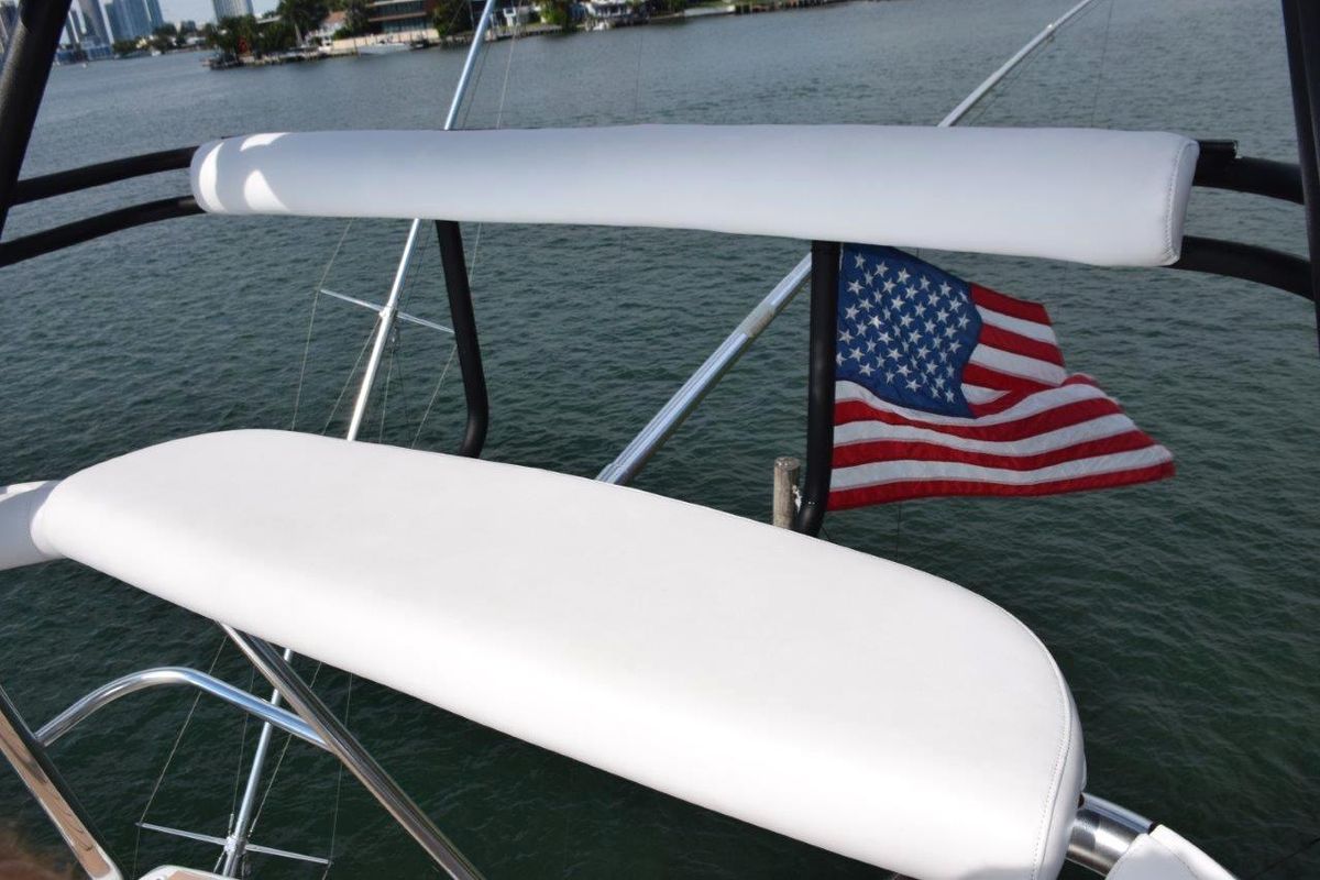 2005 Hatteras 60 