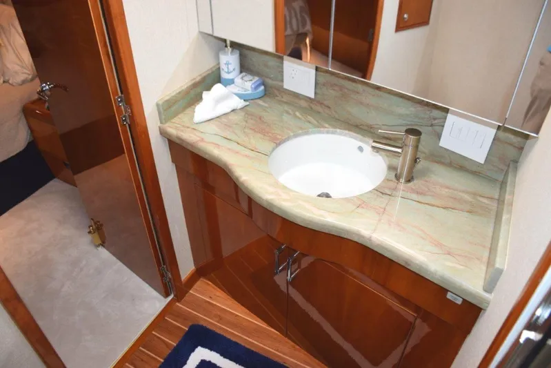 Ventura Yacht Photos Pics Master Head