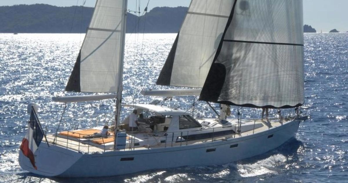 2016 Amel 63 