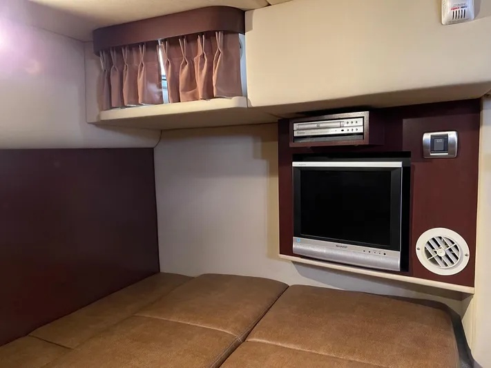  Yacht Photos Pics Interior of 2007 Sea Ray 380 Sundancer with TV and DVD player.