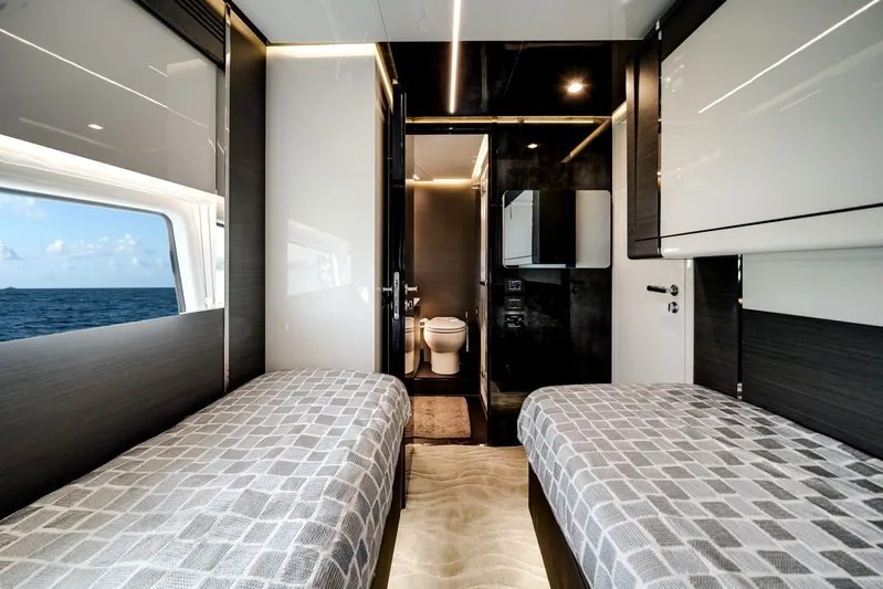 Partnership IV Yacht Photos Pics 