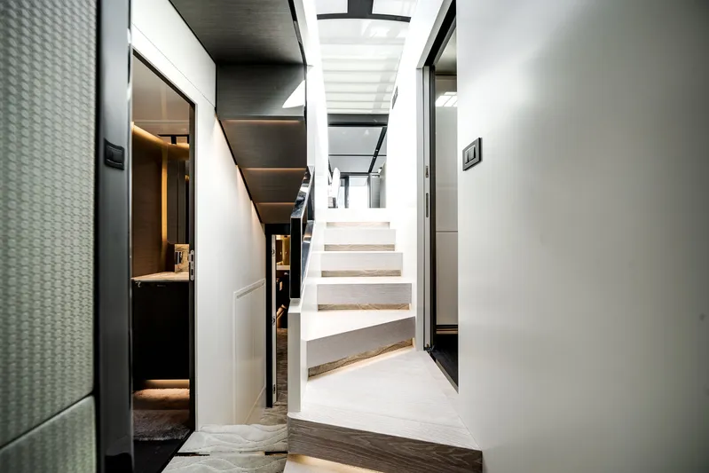 Partnership IV Yacht Photos Pics 