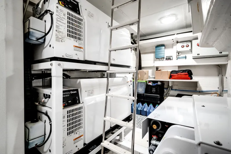 Partnership IV Yacht Photos Pics 