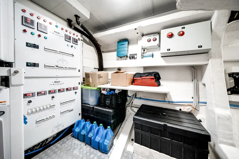 Partnership IV Yacht Photos Pics 