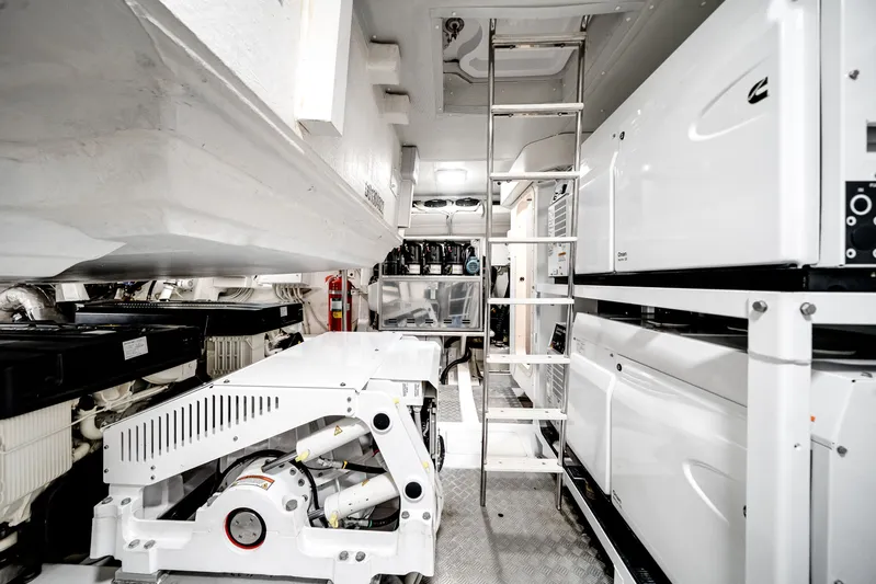 Partnership IV Yacht Photos Pics 