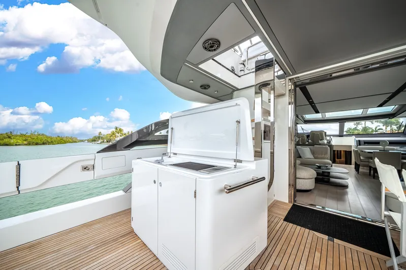 Partnership IV Yacht Photos Pics 