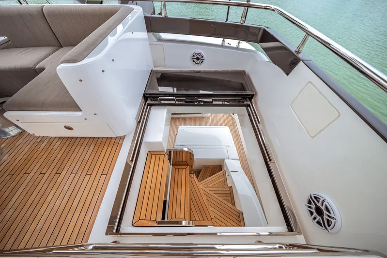 Partnership IV Yacht Photos Pics 