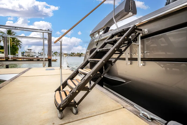 Partnership IV Yacht Photos Pics 