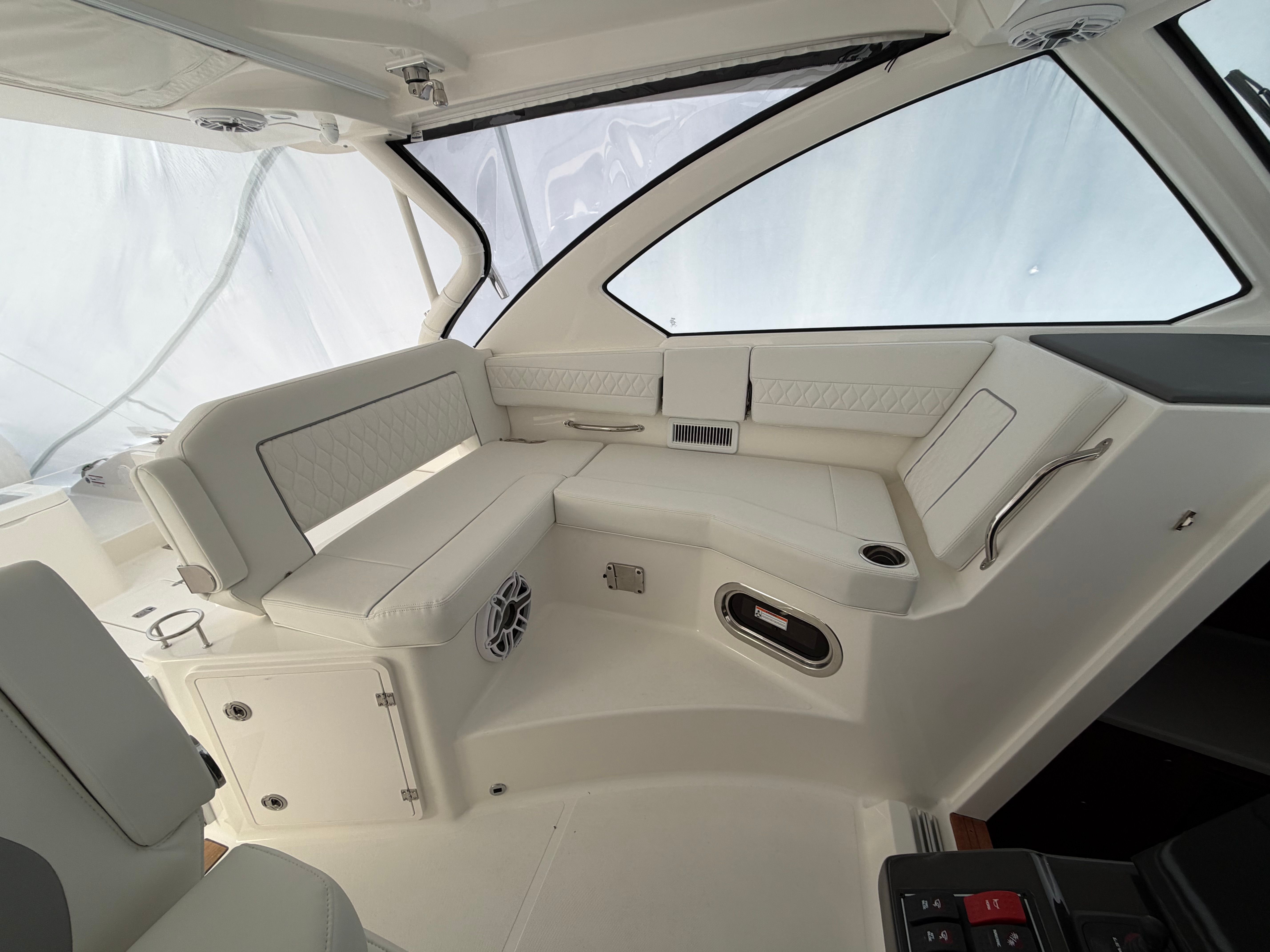 2026 PURSUIT 355 OS - Image 8