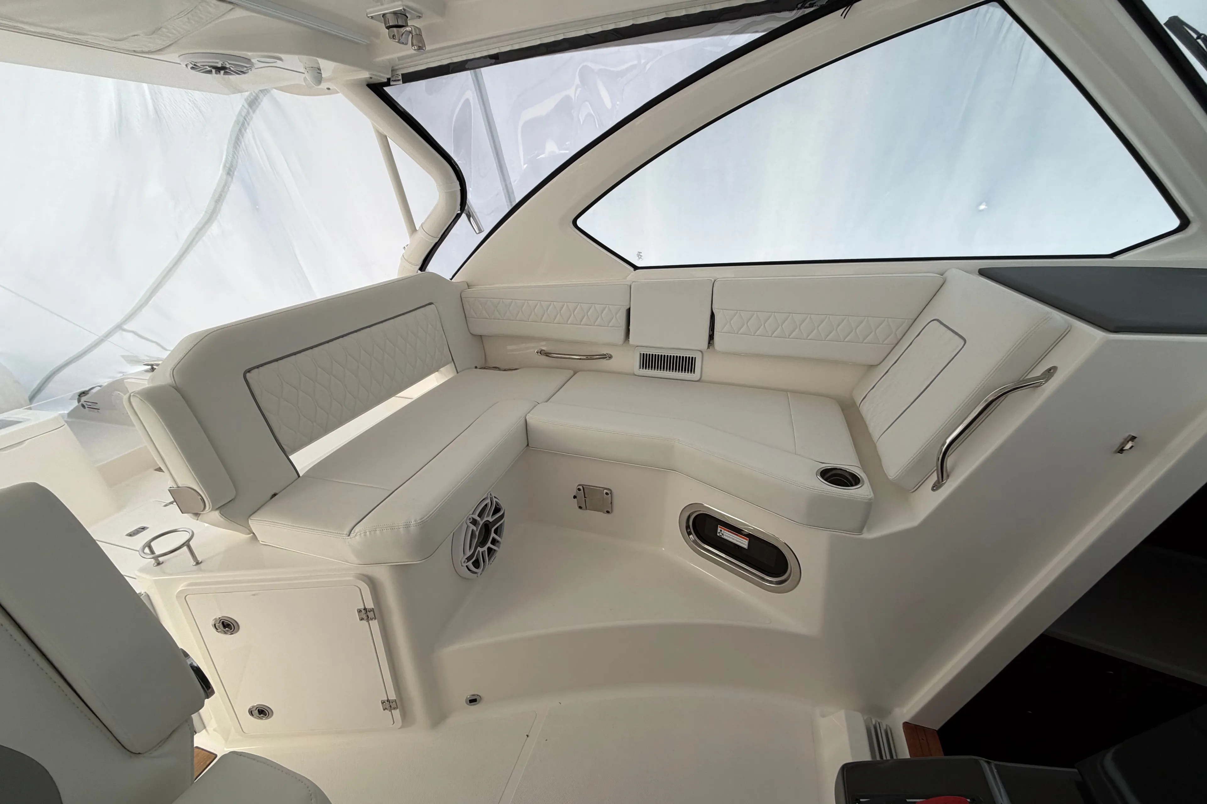 2026 PURSUIT 355 OS - Image 8