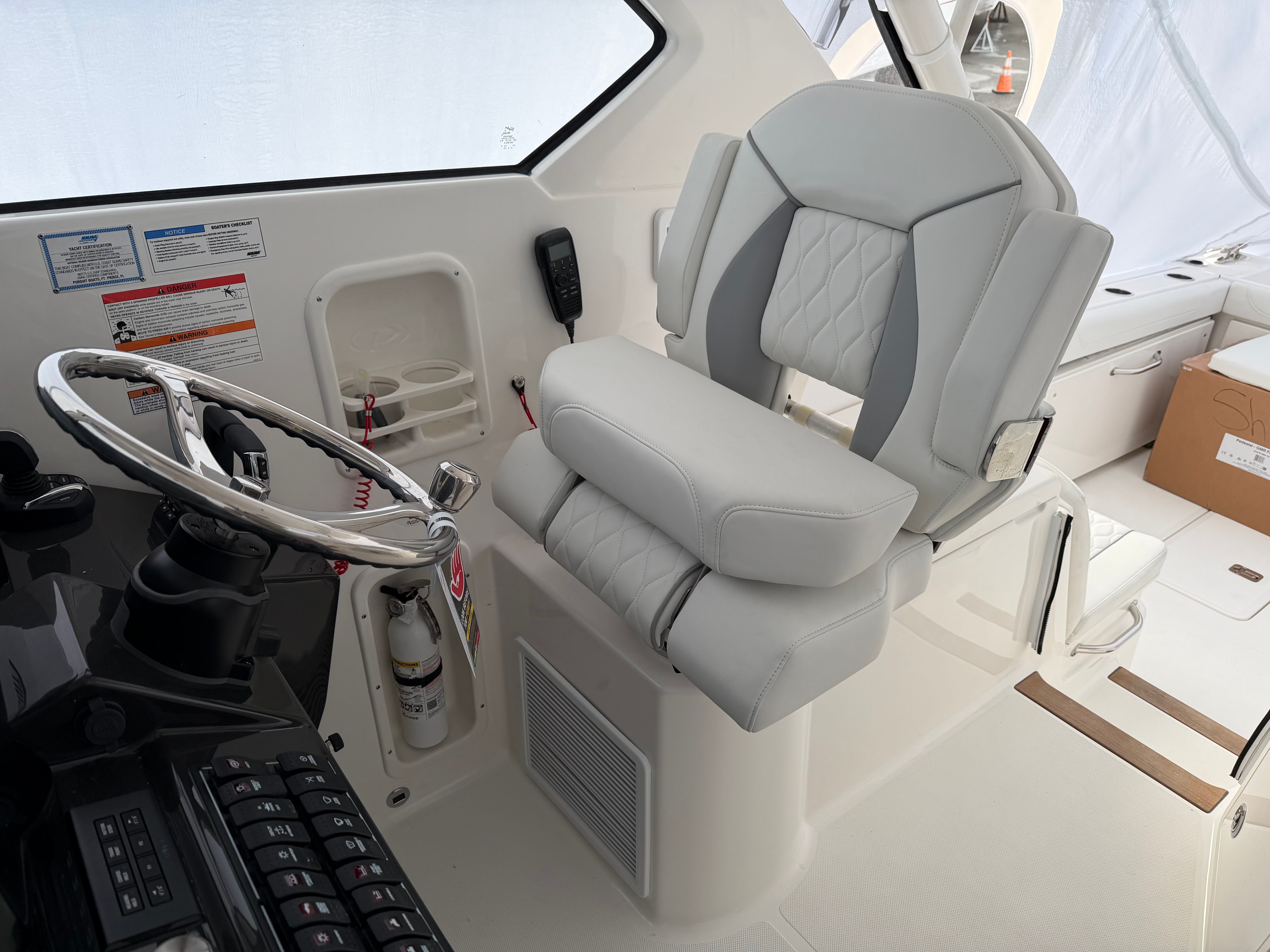 2026 PURSUIT 355 OS - Image 9