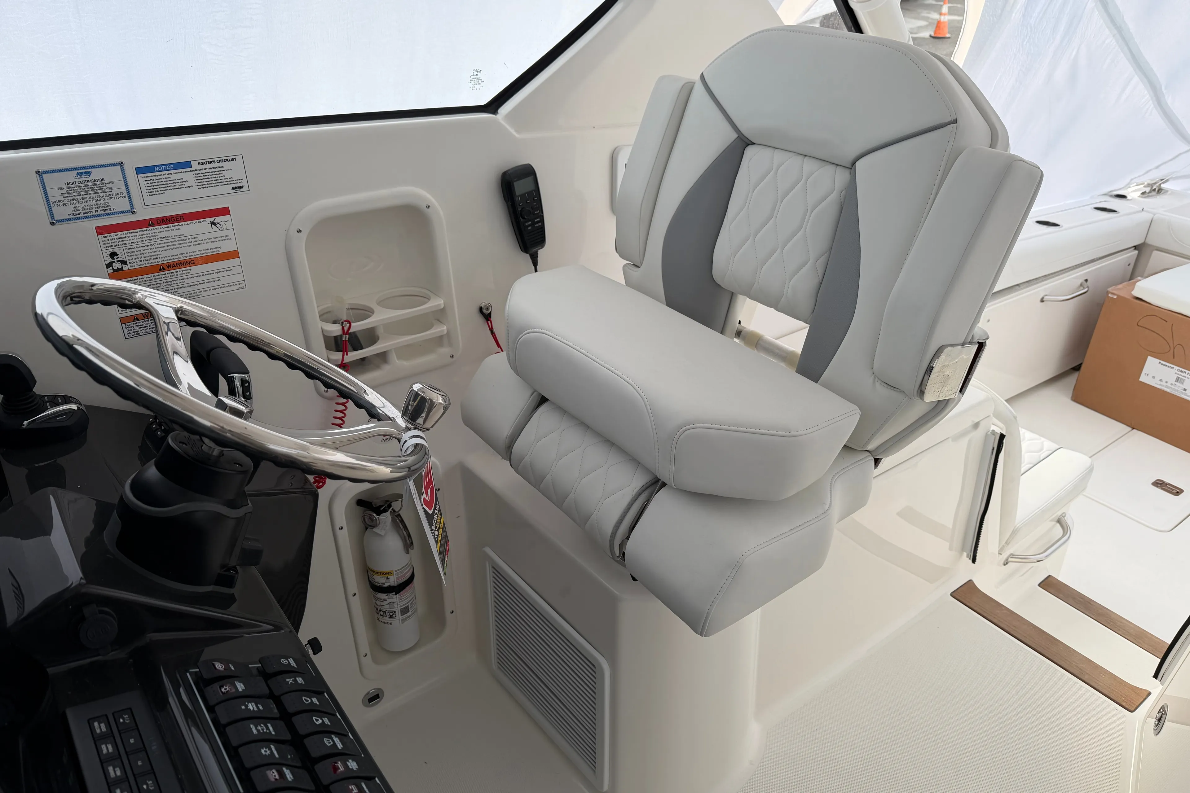 2026 PURSUIT 355 OS - Image 9