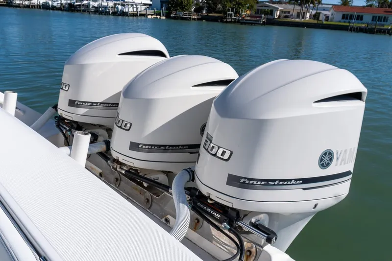  Yacht Photos Pics Triple Yamaha outboard engines on a 2013 Jupiter 34 FS boat.