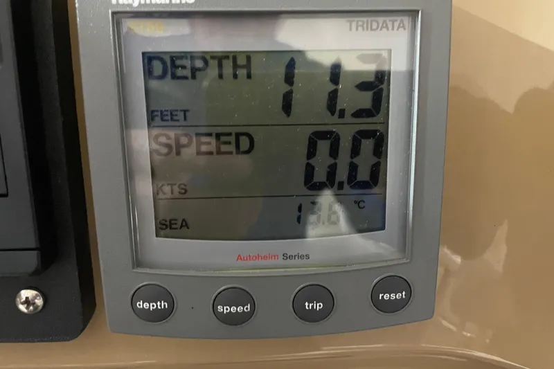  Yacht Photos Pics Depth and speed display on 2004 Carver 460 Voyager boat, showing 11.3 feet depth.