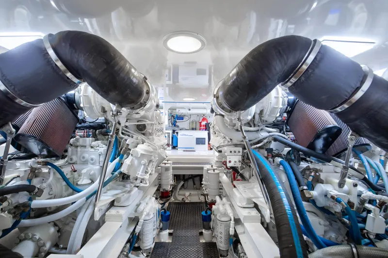 Mezzo II Yacht Photos Pics 