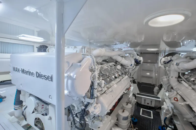 Mezzo II Yacht Photos Pics 