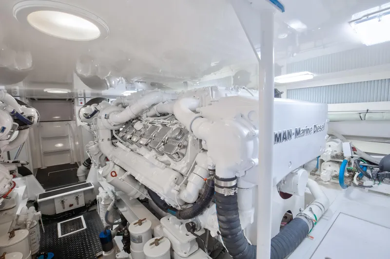 Mezzo II Yacht Photos Pics 