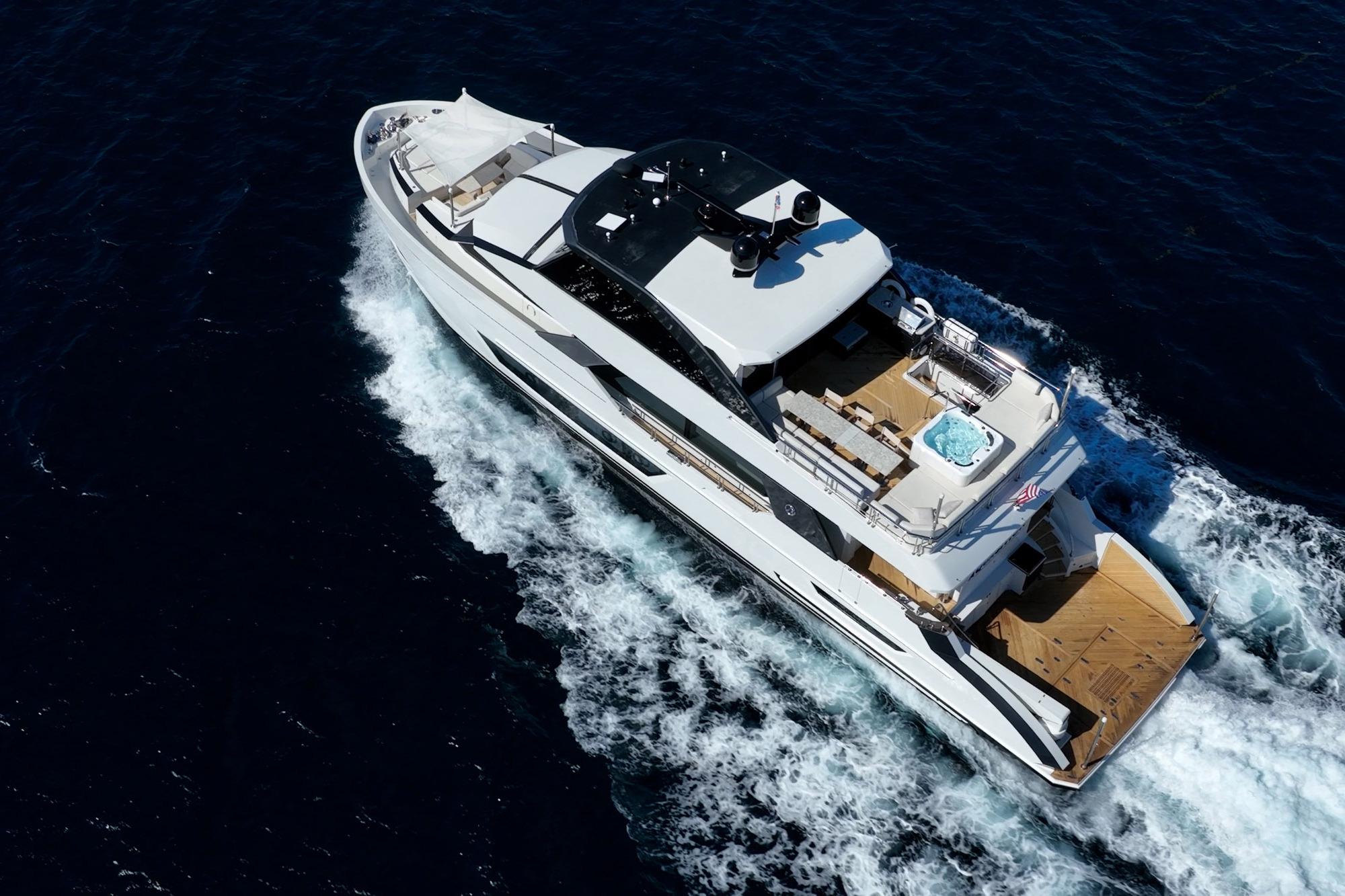 Yacht Photo 51