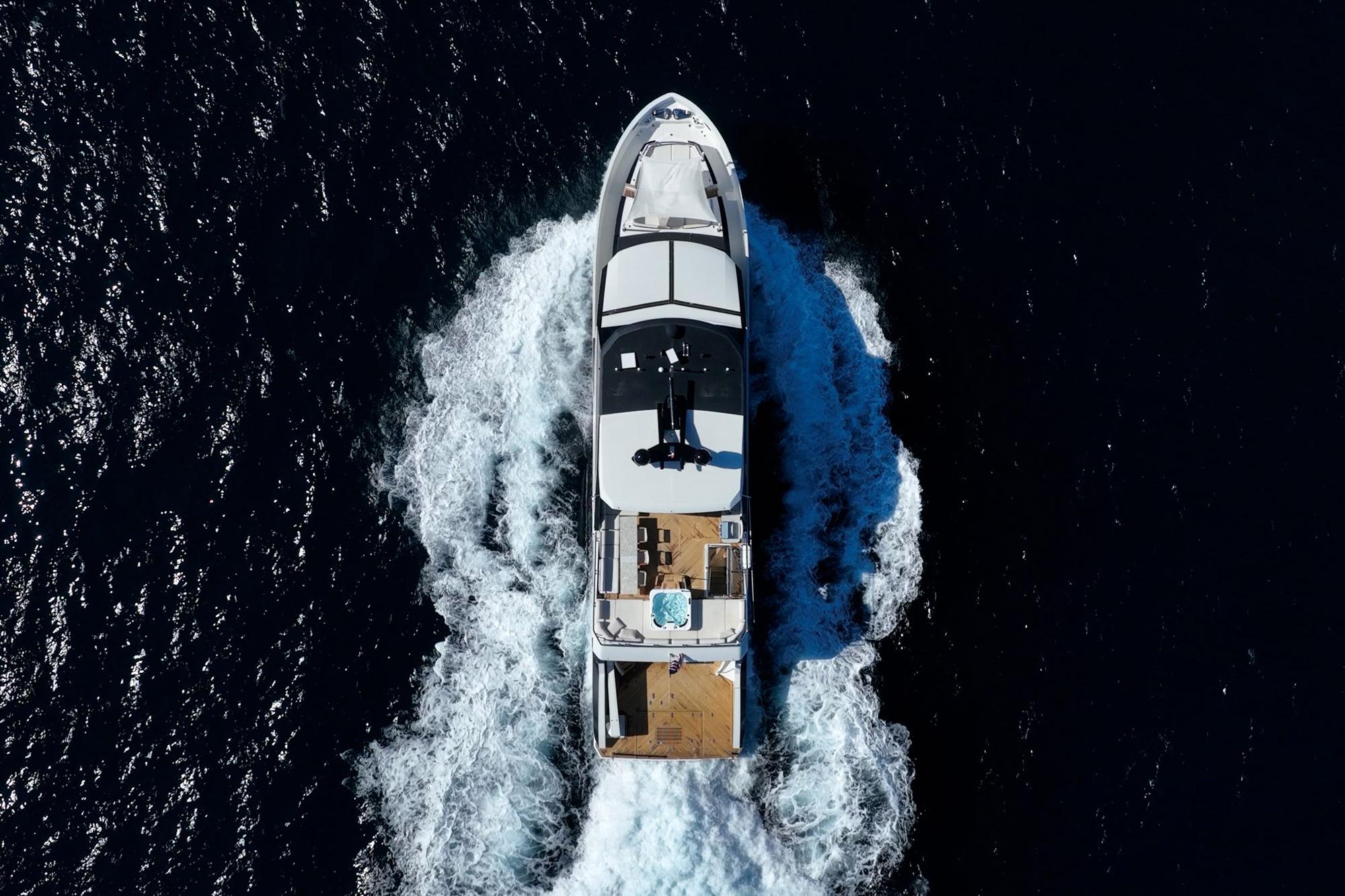 Yacht Photo 71