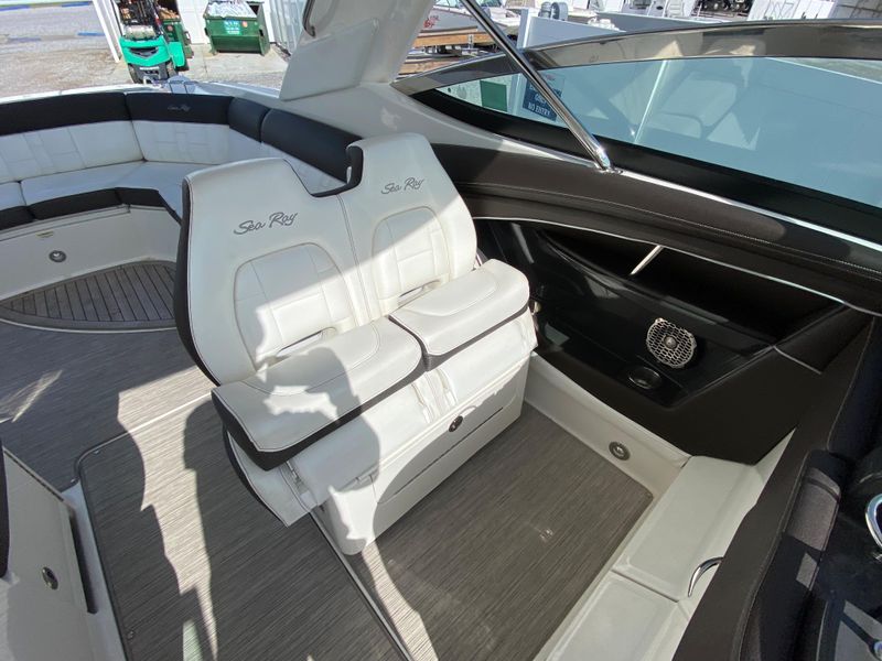 2016 Sea Ray 350 SLX