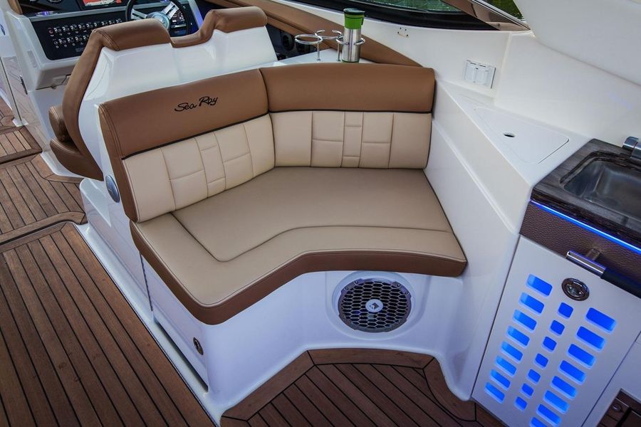 2016 Sea Ray 350 SLX