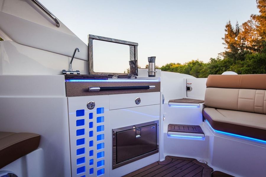 2016 Sea Ray 350 SLX