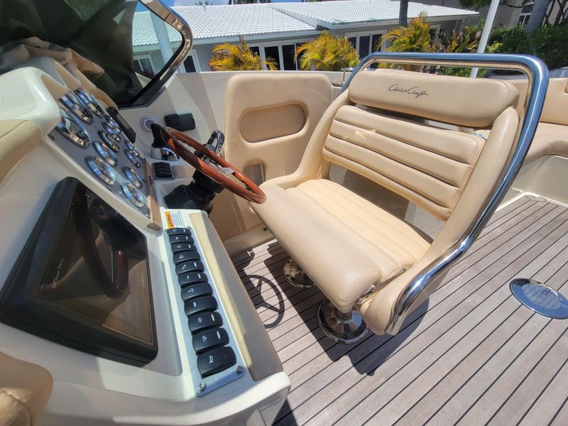 2015 Chris-Craft Launch 32