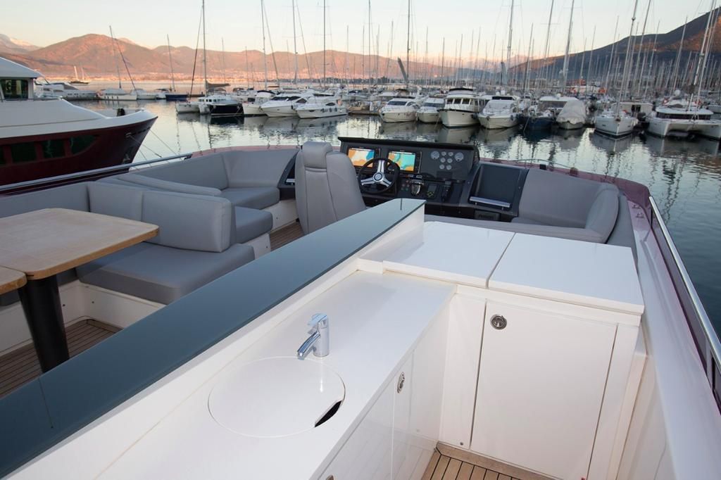 2013 Princess 83 