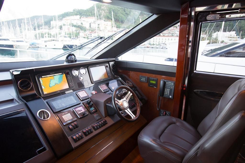 2013 Princess 83 