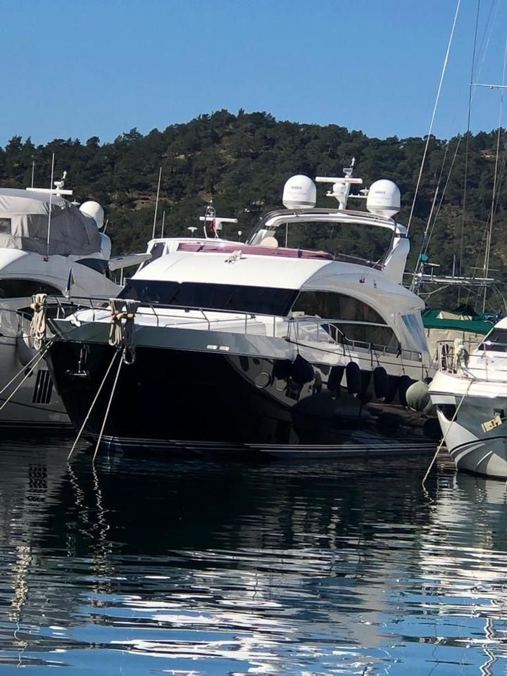 2013 Princess 83 