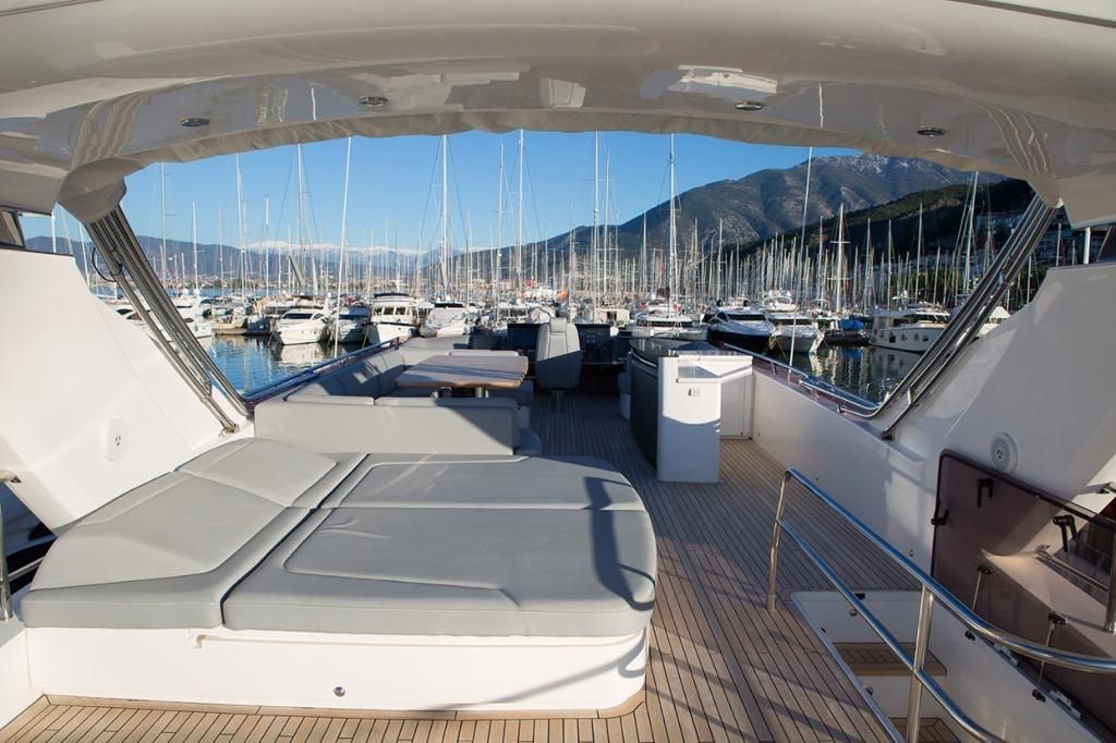 2013 Princess 83 