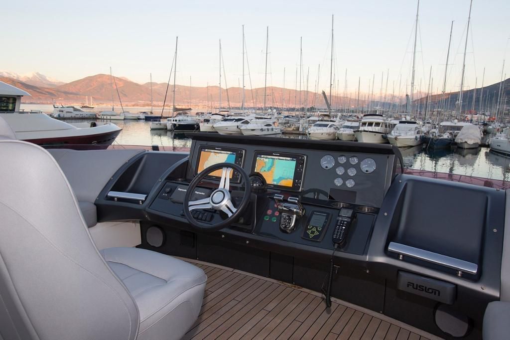 2013 Princess 83 