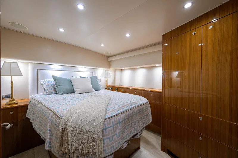 Day Sea Yacht Photos Pics 2008 Viking 54 Convertible - Stateroom