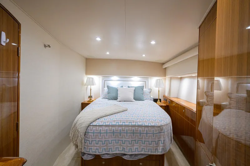 Day Sea Yacht Photos Pics 2008 Viking 54 Convertible - Stateroom