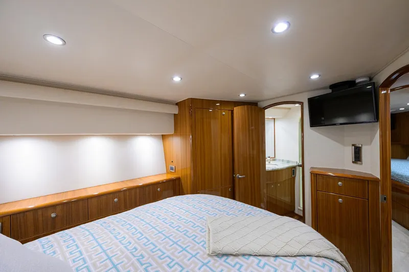 Day Sea Yacht Photos Pics 2008 Viking 54 Convertible - Stateroom