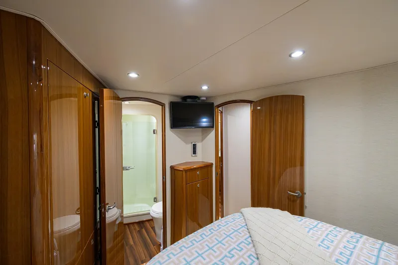 Day Sea Yacht Photos Pics 2008 Viking 54 Convertible - Stateroom