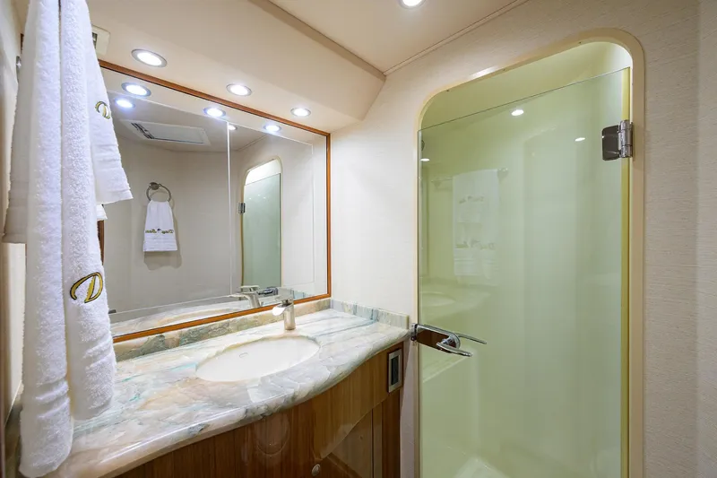 Day Sea Yacht Photos Pics 2008 Viking 54 Convertible - Head