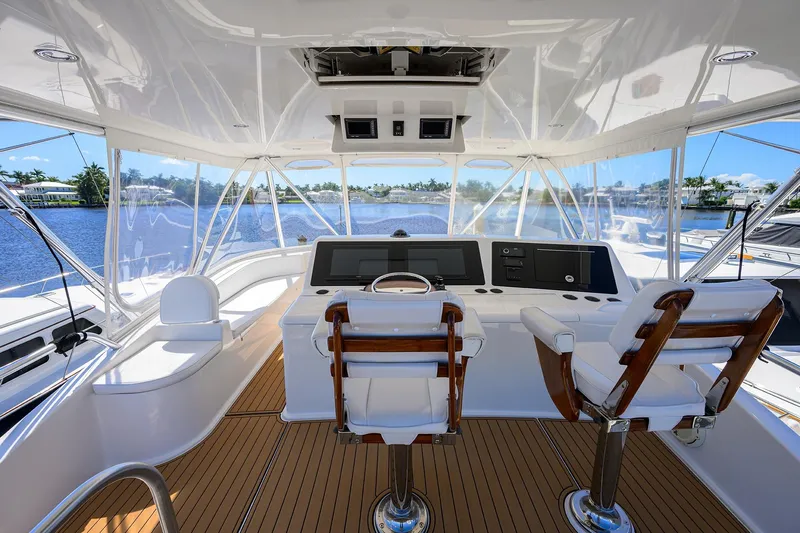 Day Sea Yacht Photos Pics 2008 Viking 54 Convertible - Flybridge, Helm Seating and Electronics