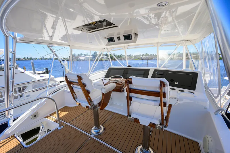 Day Sea Yacht Photos Pics 2008 Viking 54 Convertible - Flybridge, Helm Seating and Electronics