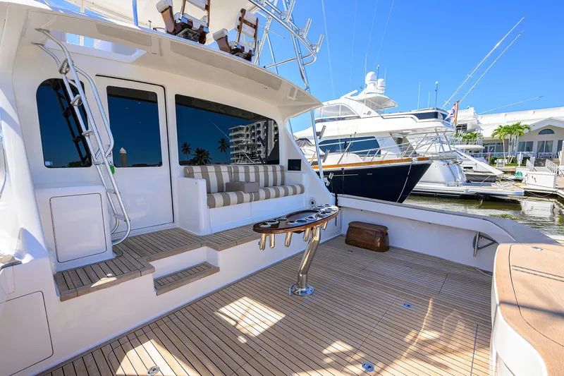 Day Sea Yacht Photos Pics 2008 Viking 54 Convertible - Cockpit with Rocket Launcher