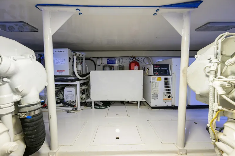Day Sea Yacht Photos Pics 2008 Viking 54 Convertible - Engine Room