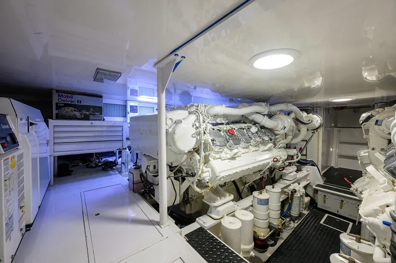 Day Sea Yacht Photos Pics 2008 Viking 54 Convertible - Engine Room