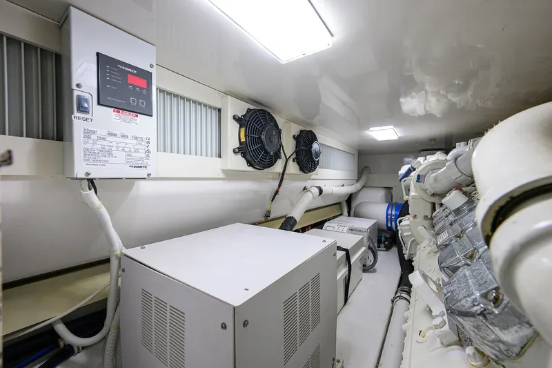 Day Sea Yacht Photos Pics 2008 Viking 54 Convertible - Engine Room