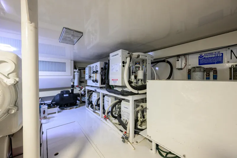 Day Sea Yacht Photos Pics 2008 Viking 54 Convertible - Engine Room